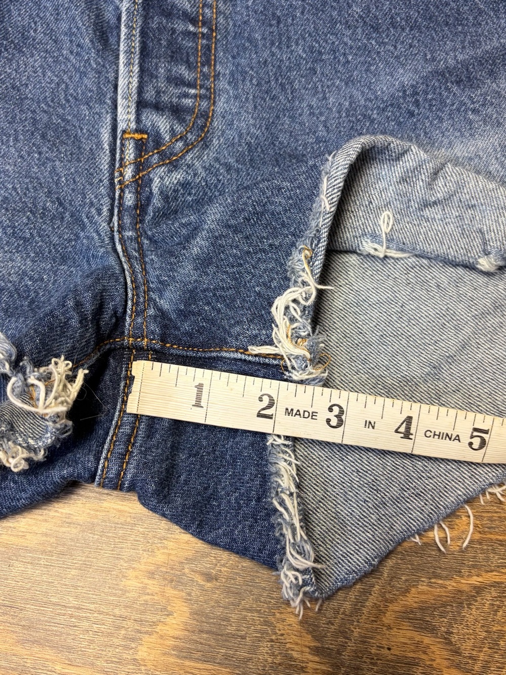 Levi's 501 Denim Jean Shorts Womens 31 Distressed Cut-off High Rise Button Fly - Picture 4 of 8
